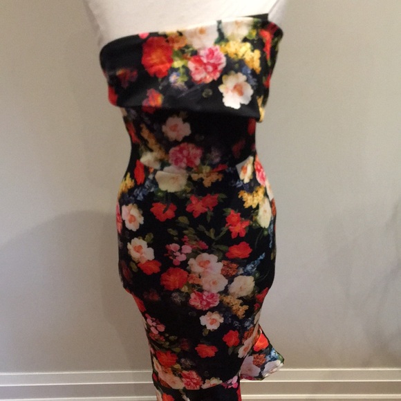 One shoulder Floral dress size small NWOT - Picture 3 of 11